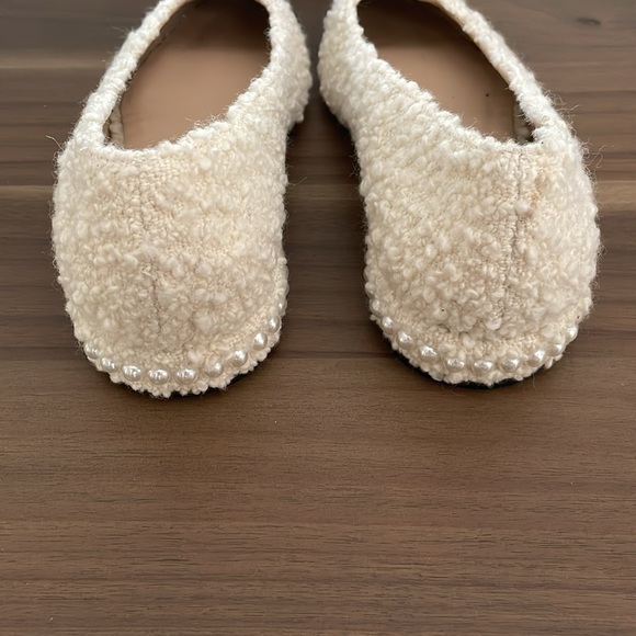 Stuart Weitzman Cream Bouclé Flats with Black Patent Cap Toe - Picture 4 of 9